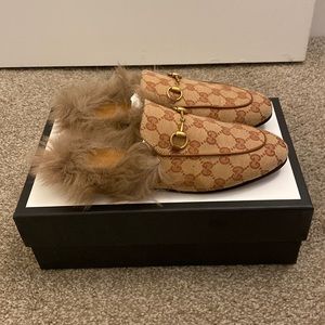 Gucci - Fur - Womens slides 100% Authentic